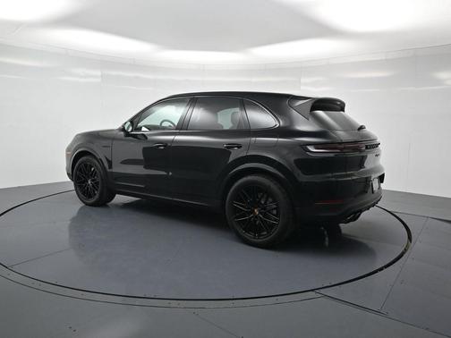 2026 Porsche Cayenne AWD