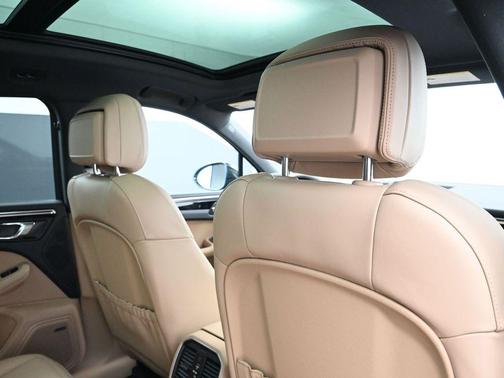 2025 Porsche Macan T