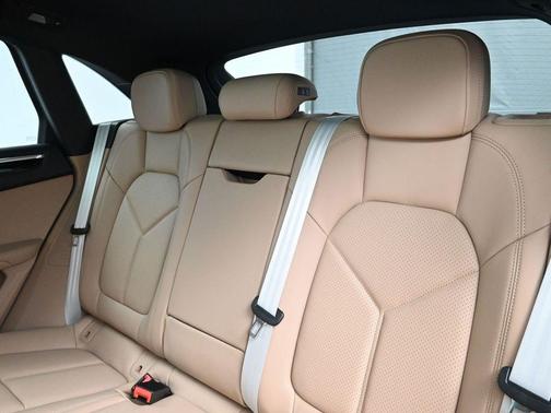 2025 Porsche Macan T