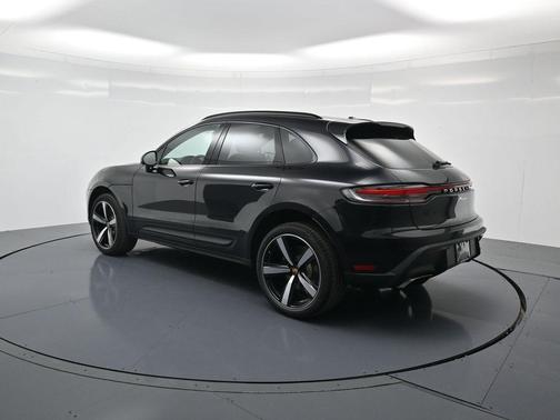 2025 Porsche Macan T