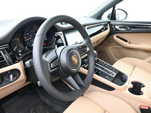2025 Porsche Macan T
