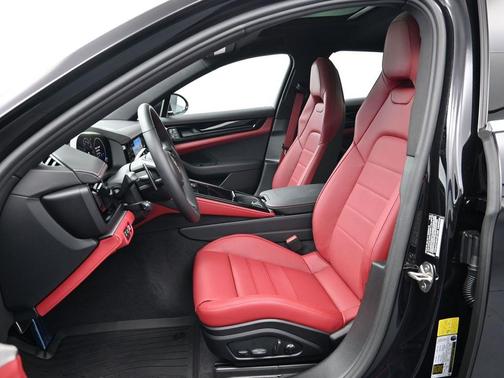 2026 Porsche Panamera 4