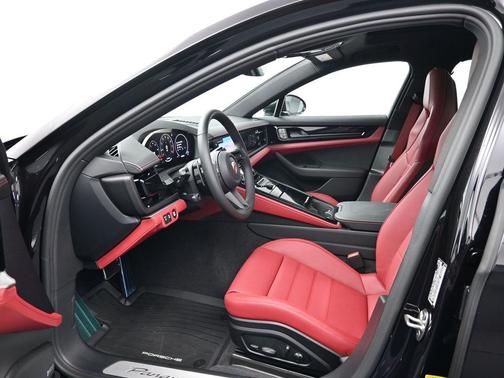 2026 Porsche Panamera 4