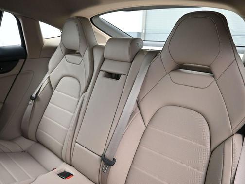 2025 Porsche Panamera Base