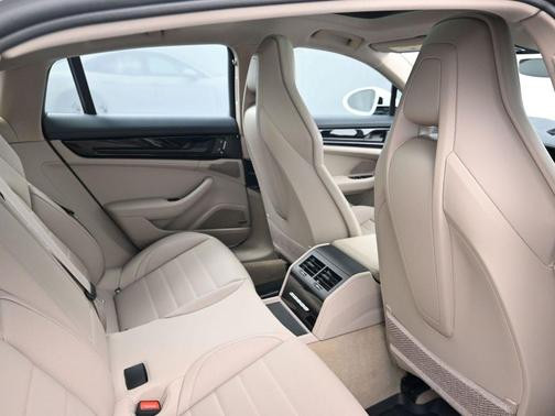 2025 Porsche Panamera Base