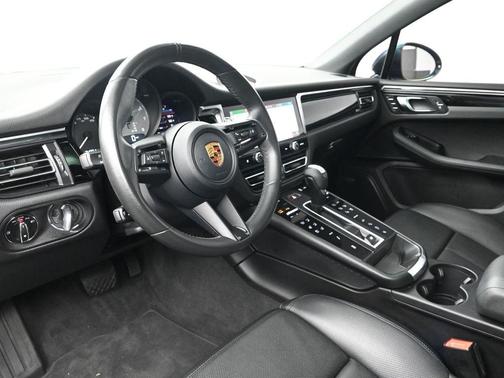 2022 Porsche Macan S