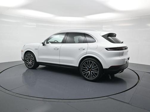 2026 Porsche Cayenne AWD