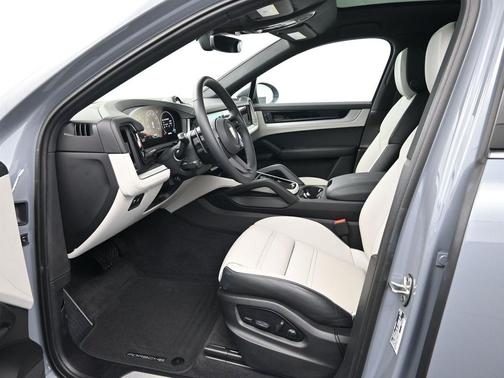 2025 Porsche Cayenne AWD