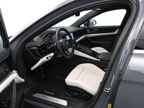 2026 Porsche Panamera Base