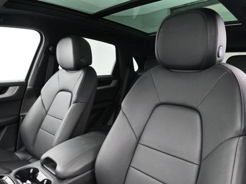 2025 Porsche Cayenne Base