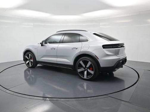 2025 Porsche Macan 4S