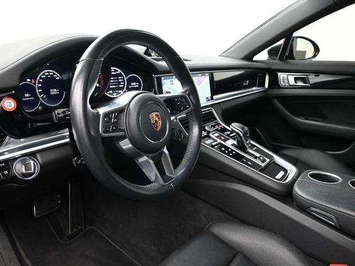 2019 Porsche Panamera 4