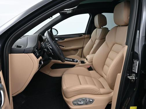 Volcano Grey Metallic 2026 Porsche Macan