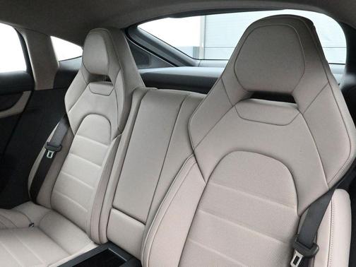 2026 Porsche Panamera Base