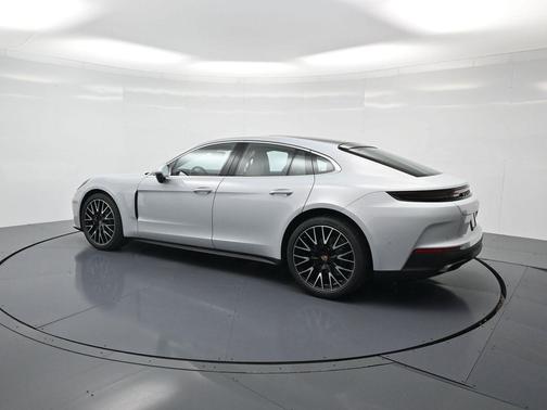 2026 Porsche Panamera Base