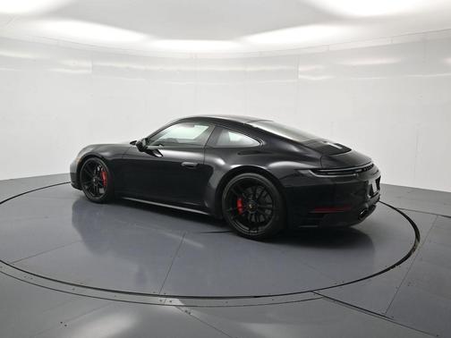 2022 Porsche 911 Carrera 4 GTS