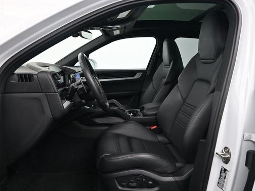 2025 Porsche Cayenne Base