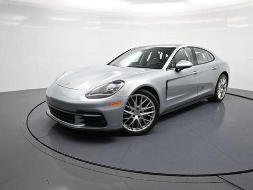 2018 Porsche Panamera 4
