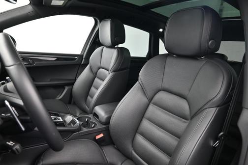 Volcano Gray Metallic 2026 Porsche Macan