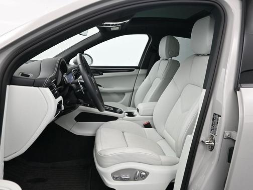 2026 Porsche Macan T