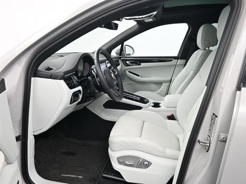 2026 Porsche Macan T