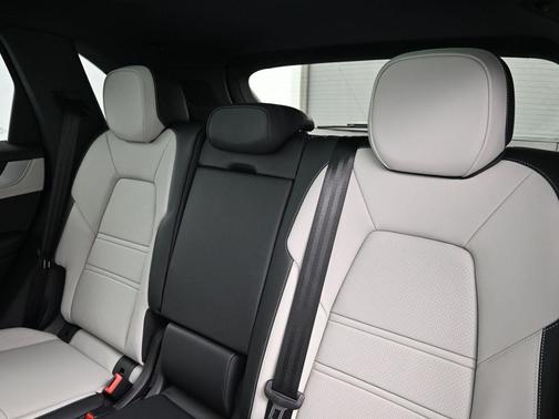 2025 Porsche Cayenne Base