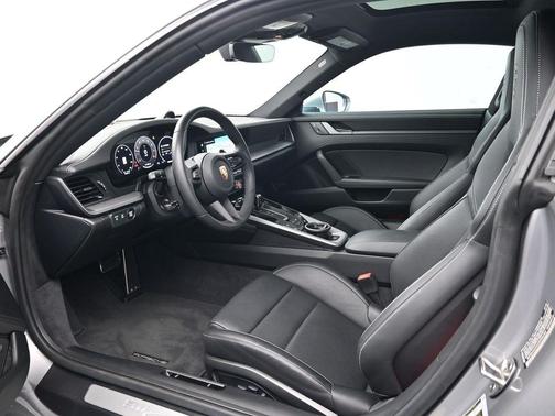 2025 Porsche 911 Carrera