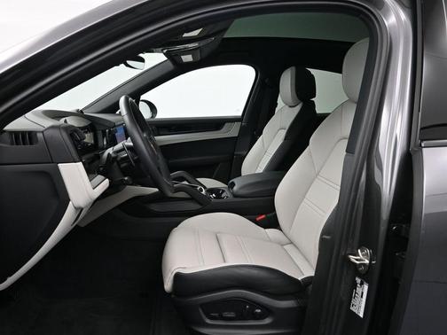2025 Porsche Cayenne AWD