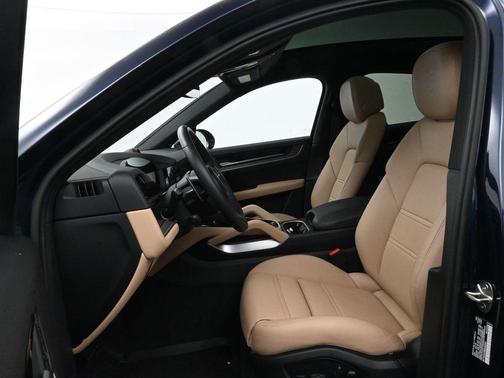 2025 Porsche Cayenne AWD
