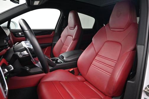 Carrara White Metallic 2023 Porsche Cayenne