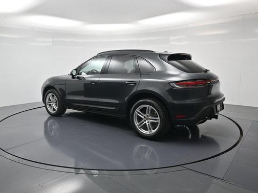 Volcano Grey Metallic 2026 Porsche Macan