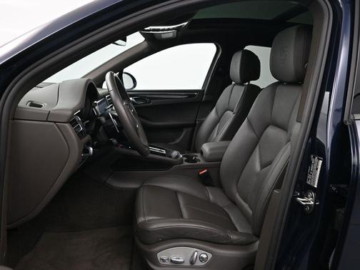 2022 Porsche Macan Base