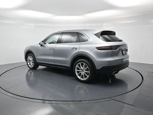 2022 Porsche Cayenne Base (Tiptronic)