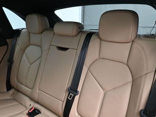 2020 Porsche Macan Base