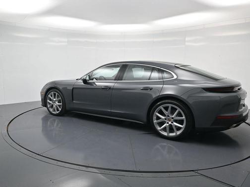 2026 Porsche Panamera 4