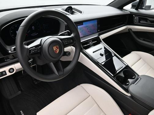 2026 Porsche Panamera 4