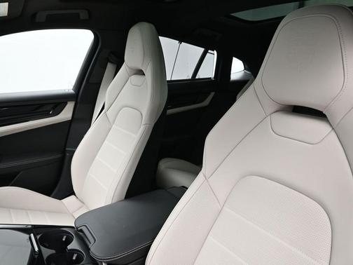 2026 Porsche Panamera 4