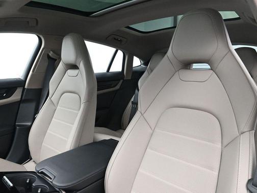 2025 Porsche Panamera Base