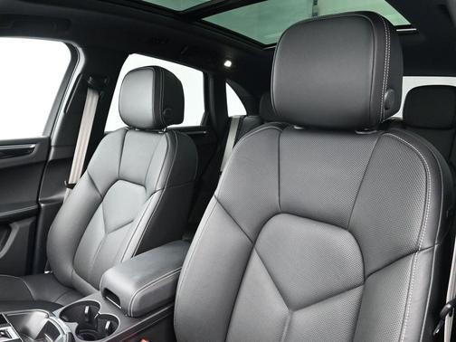 2022 Porsche Macan Base