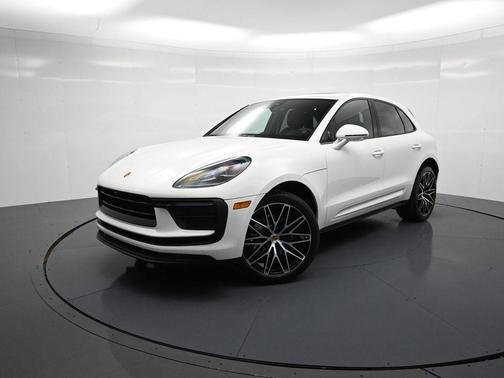 2022 Porsche Macan Base