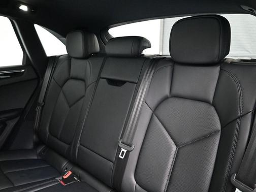 2025 Porsche Macan T