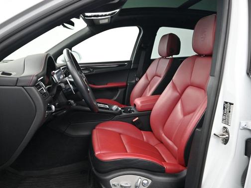 2024 Porsche Macan S