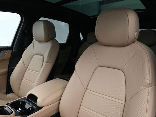 2025 Porsche Cayenne Base