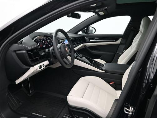 2026 Porsche Panamera 4
