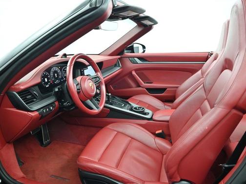 2025 Porsche 911 Carrera