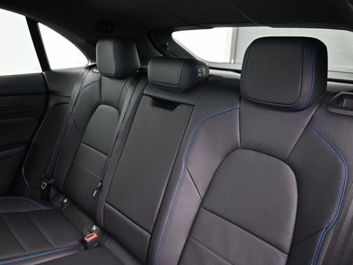 2026 Porsche Macan Turbo