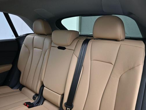 Glacier White Metallic 2025 Audi Q8 55 Premium