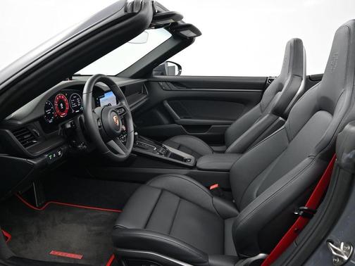 2025 Porsche 911 Carrera