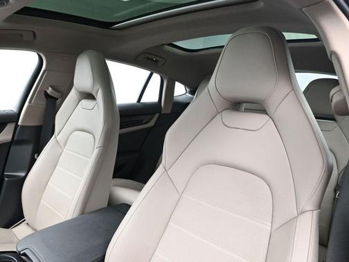 2025 Porsche Panamera 4