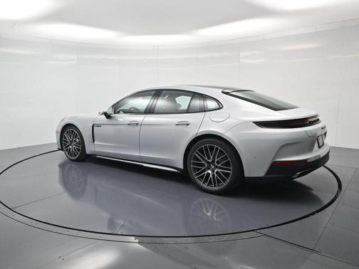 Ice 2026 Porsche Panamera 4